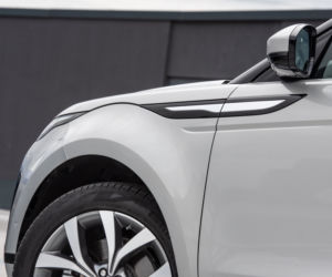 Range Rover Evoque D240 HSE vs Lexus UX 250h 
