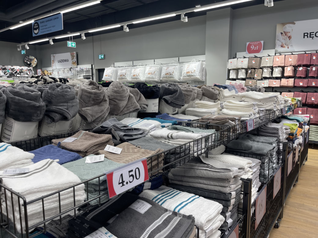 Otwarcie pierwszego w Polsce sklepu Woolworth w centrum handlowym Atut w Krakowie