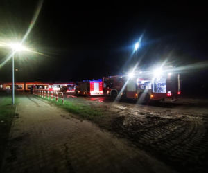 Kotowo: Samochód wjechał pod rozpędzony pociąg! Są ranni!