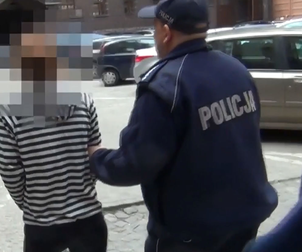 Policjanci poszukują ofiar nagiej oszustki