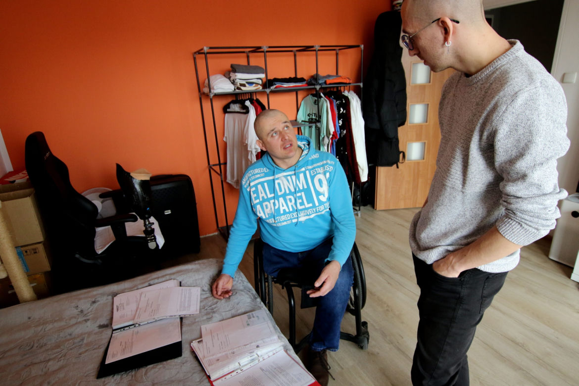 Pan Łukasz jest inwalidą. Ale zdaniem lekarzy na rentę socjalną nie zasługuje 