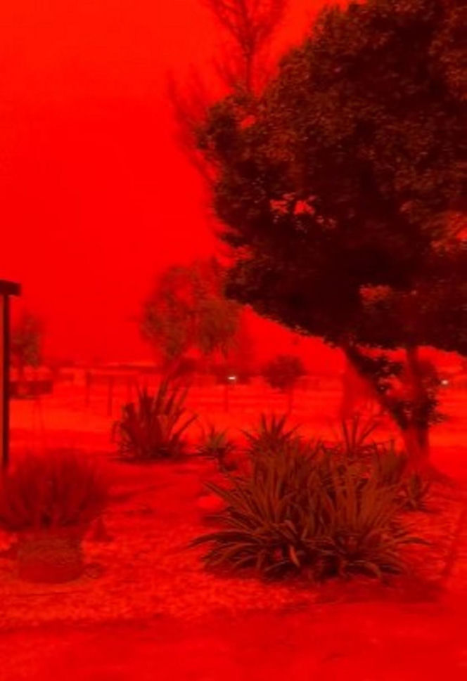 Czerwone niebo nad Australią