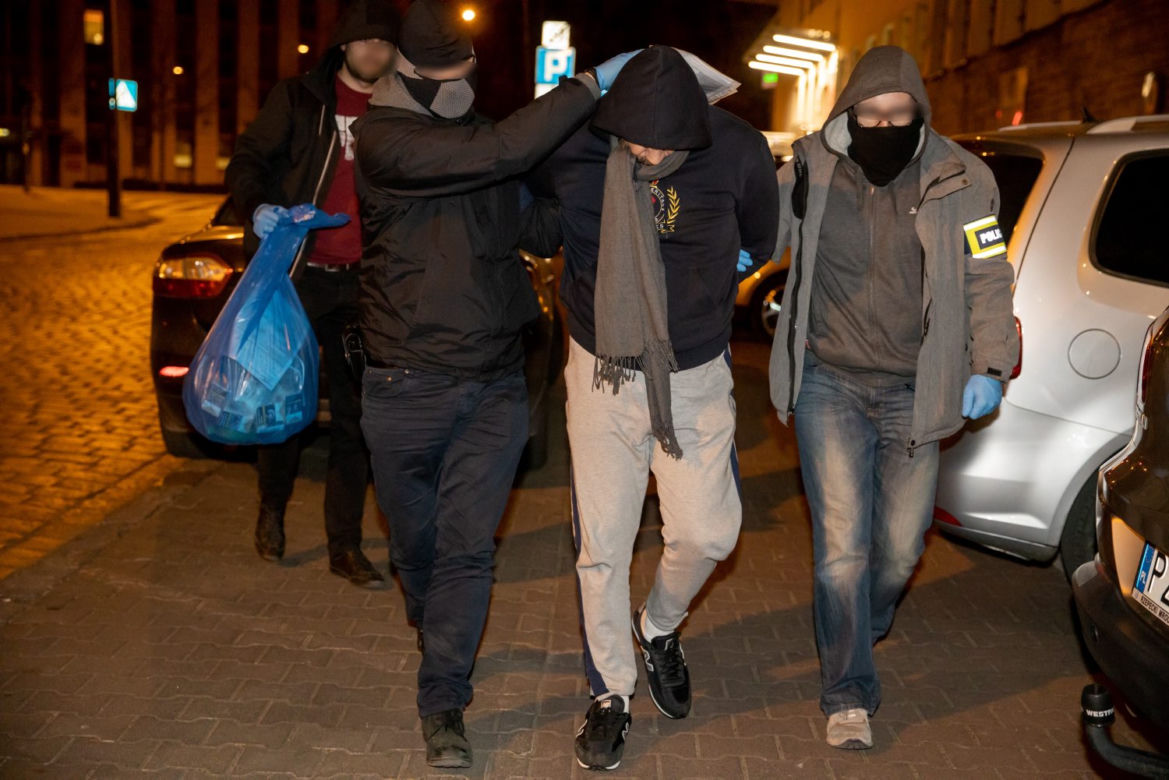 Hoss aresztowany. Chodził w masecze a dobytek nosił w torbie za 10tys zł