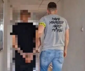 Groził znajomemu pałką teleskopową i wybił szybę