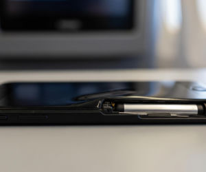 Eksplodujący telefon w samolocie. Co z zakazami na pokładzie?