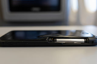 Eksplodujący telefon w samolocie. Co z zakazami na pokładzie?