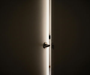 Jarocin. Partner pobił ciężarną. Co zgotował jej za zamkniętymi drzwiami?