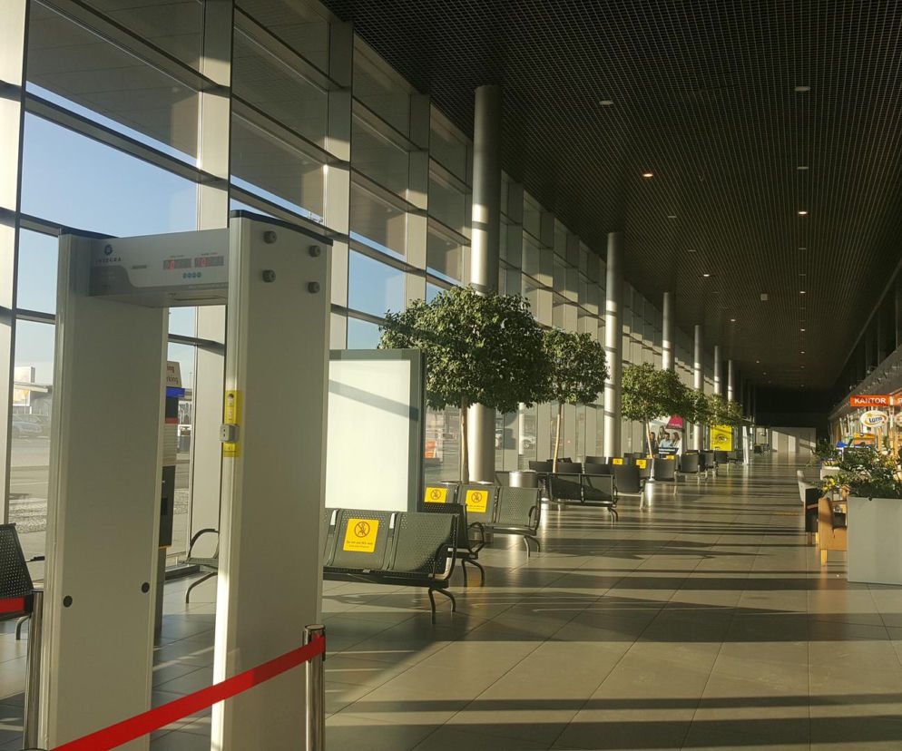 Katowice: Kobieta chciała lecieć z córką do Tunezji. 8-letnia dziewczynka nie została jednak wpuszczona na pokład samolotu