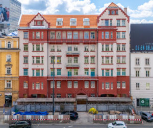 Południowa pierzeja Alej Jerozolimskich w centrum Warszawy