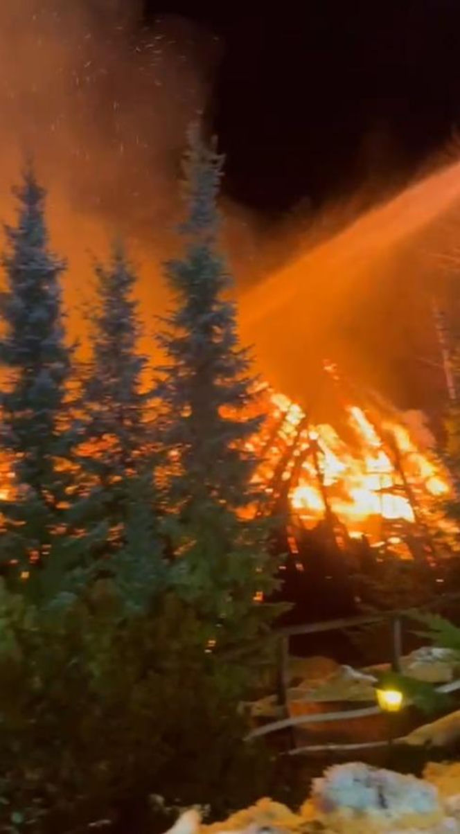 Dramat na weselu. 100 osób uciekało z płonącej karczmy. Ogień objął cały budynek