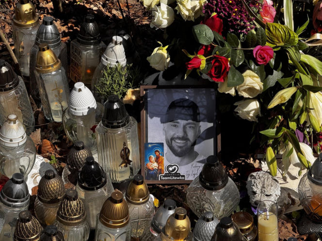 Morze zniczy w miejscu wypadku posła Łukasza Litewki