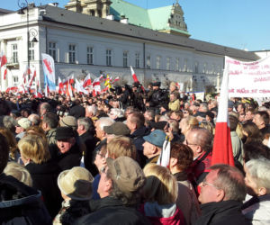 II rocznica SMOLEŃSKA: OBROŃCY KRZYŻA znów przed Pałacem Prezydenckim