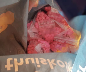 Piła: Policjanci dostali cynk o narkotykach w aucie. Prawda wyszła na jaw