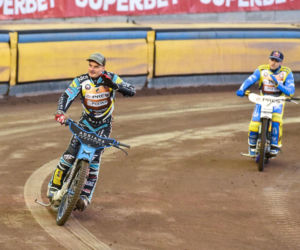 PRES Grupa Dewloperska Toruń - Abramczyk Polonia Bydgoszcz, zdjęcia kibiców i zawodników z pożegnania Adriana Miedzińskiego