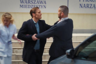 M jak miłość. Olek rzuci się na natarczywego Sowińskiego! Stanie w obronie kochanki w nowym sezonie - ZWIASTUN