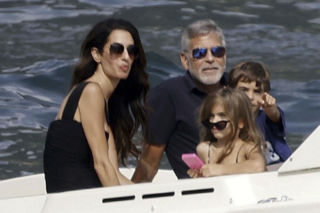  Clooney został Francuzem, choć nie mówi po francusku! Cud nad Tamizą