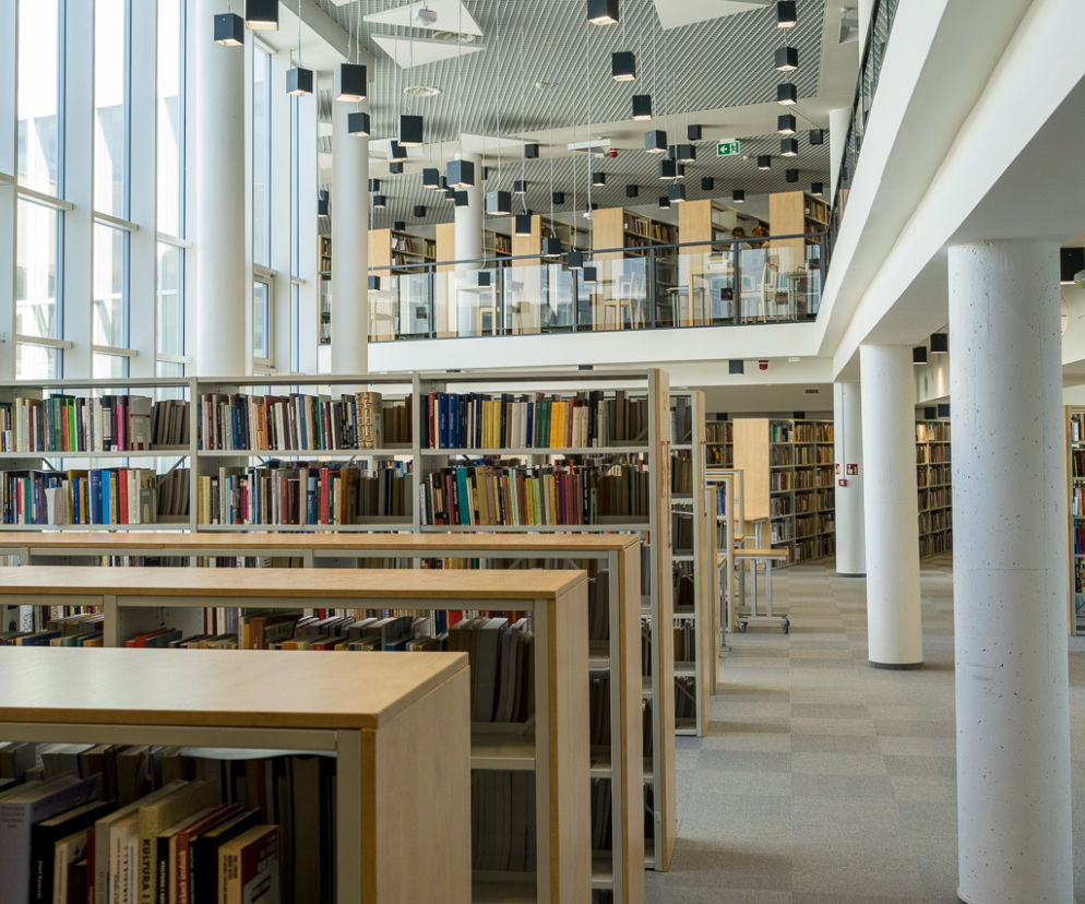 Białystok. Biblioteka Uniwersytecka im. Jerzego Giedrojcia ma nową siedzibę [ZDJĘCIA]
