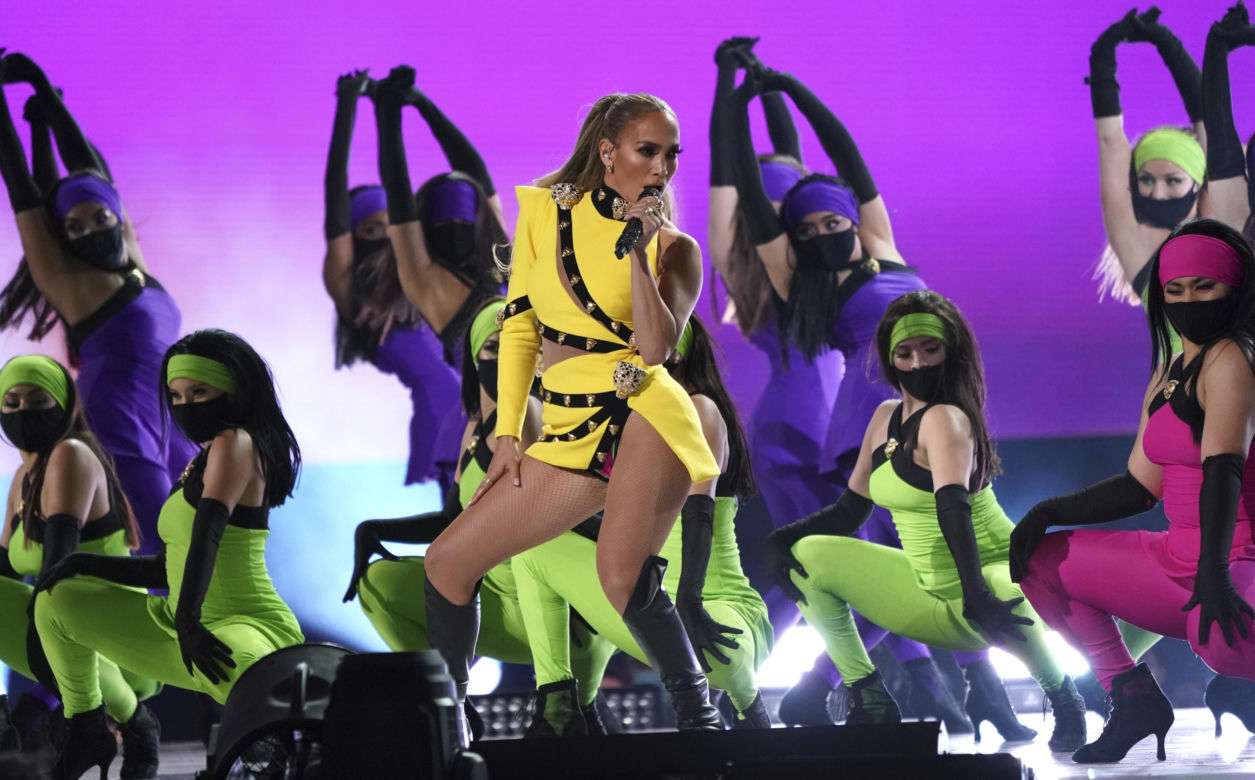 Oto sekret 56-letniej Jennifer Lopez. Ten zestaw ćwiczeń pozwala jej zachować sylwetkę bogini 