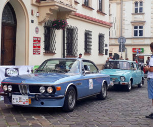 XX Podkarpacki Rajd Pojazdów Zabytkowych - konkurs elegancji na Rynku w Rzeszowie