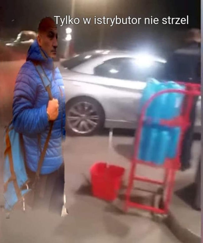 Instrybutor podbija internet