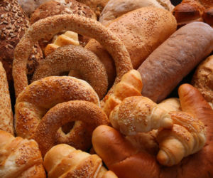 7 oznak, że pieczywo może szkodzić. Sprawdź, jaki chleb warto wrzucić do koszyka