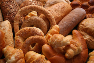 7 oznak, że pieczywo może szkodzić. Sprawdź, jaki chleb warto wrzucić do koszyka