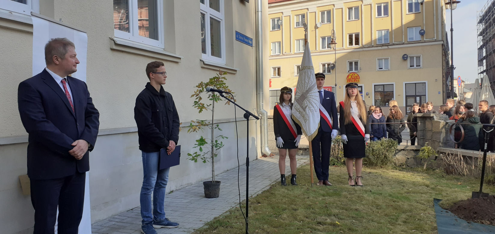 Zostawili listy potomnym i zasadzili drzewo. Święto Drzewa w Lublinie [GALERIA]