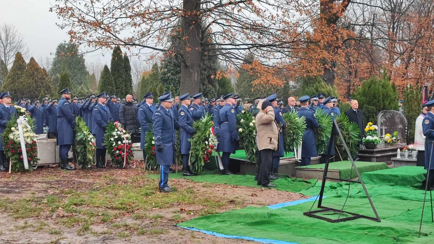  Wrocław. Ostatnie pożegnanie policjantów zastrzelonych na służbie. "Wasz tata jest bohaterem"