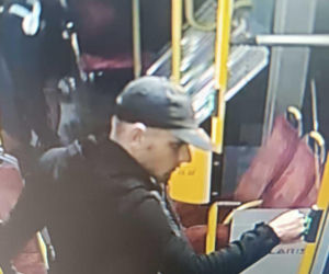 Kim jest mężczyzna ze zdjęcia? Może mieć związek z atakiem w Warszawie