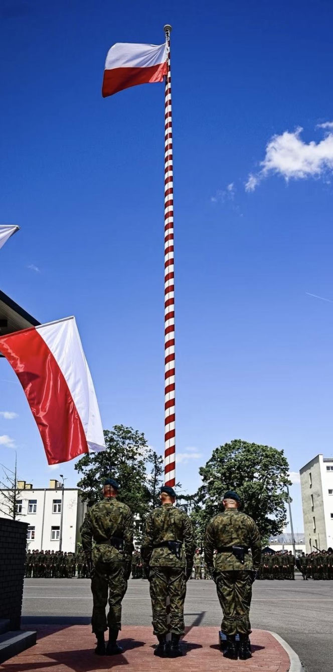 Święto 18. Białostockiego Pułku Rozpoznawczego z uroczystym apelem