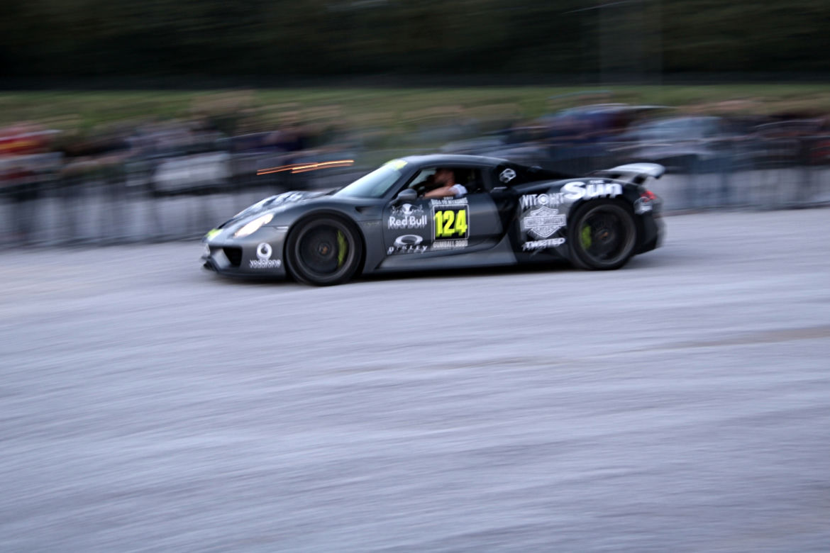Gumball 3000 2017 w Warszawie pod Stadionem Narodowym