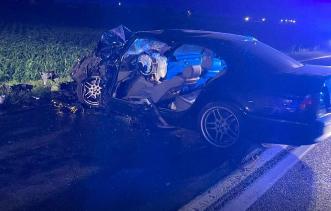 Poważny wypadek pod Płockiem. Bus przewrócił się na bok, sześć osób trafiło do szpitala