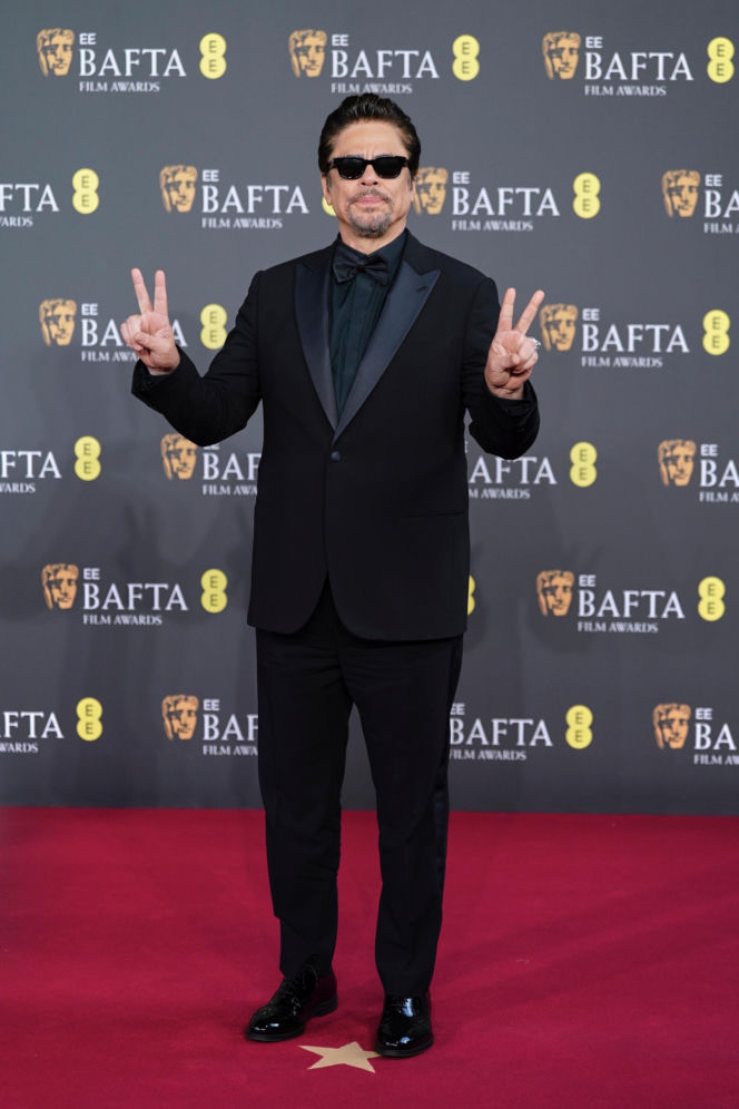 Gwiazdy przebrane za abażury na Bafta. Kto się popisał najlepszą kreacją?