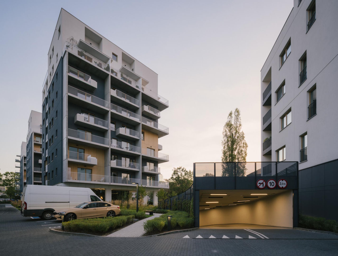 Kolejowa 19 w Warszawie, RISKARCH