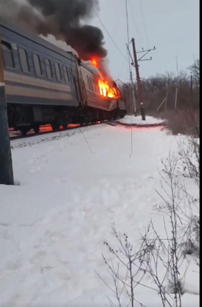 Cztery osoby zginęły w ataku rosyjskich dronów na pociąg w obwodzie charkowskim