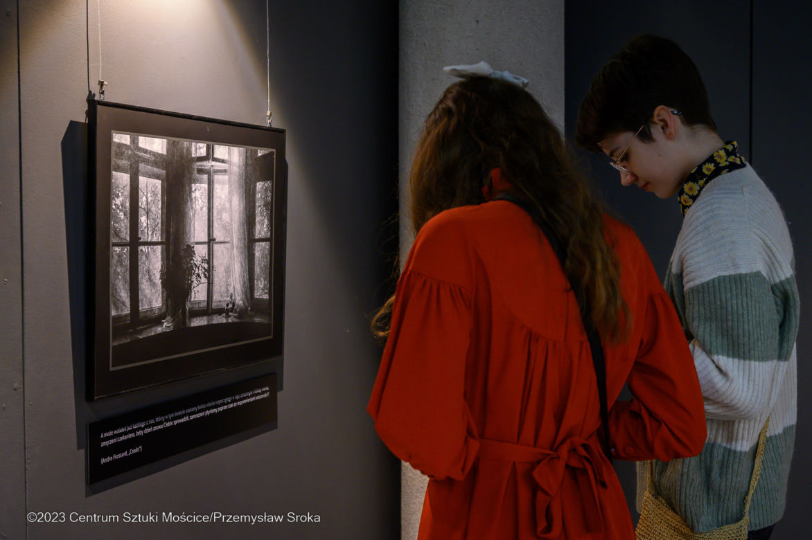 „Światło melancholii”. Wystawa fotografii Laury Makabresku w Centrum Sztuki Mościce