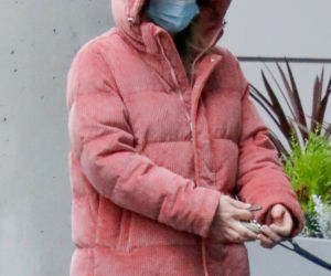 Lili Reinhart na spacerze z psem