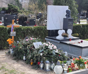 Nowy grób Pawła Królikowskiego na Powązkach Wojskowych