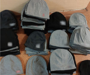 Krakowscy policjanci zatrzymali handlarzy podrobionymi towarami