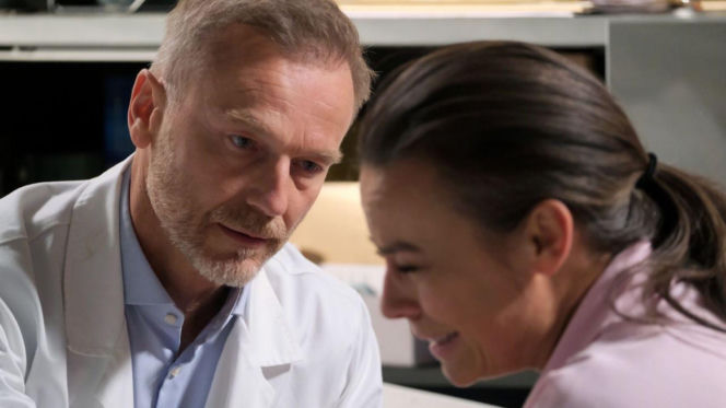 M jak miłość odc. 1893. Magda (Anna Mucha), Andrzej Budzyński (Krystian Wieczorek)