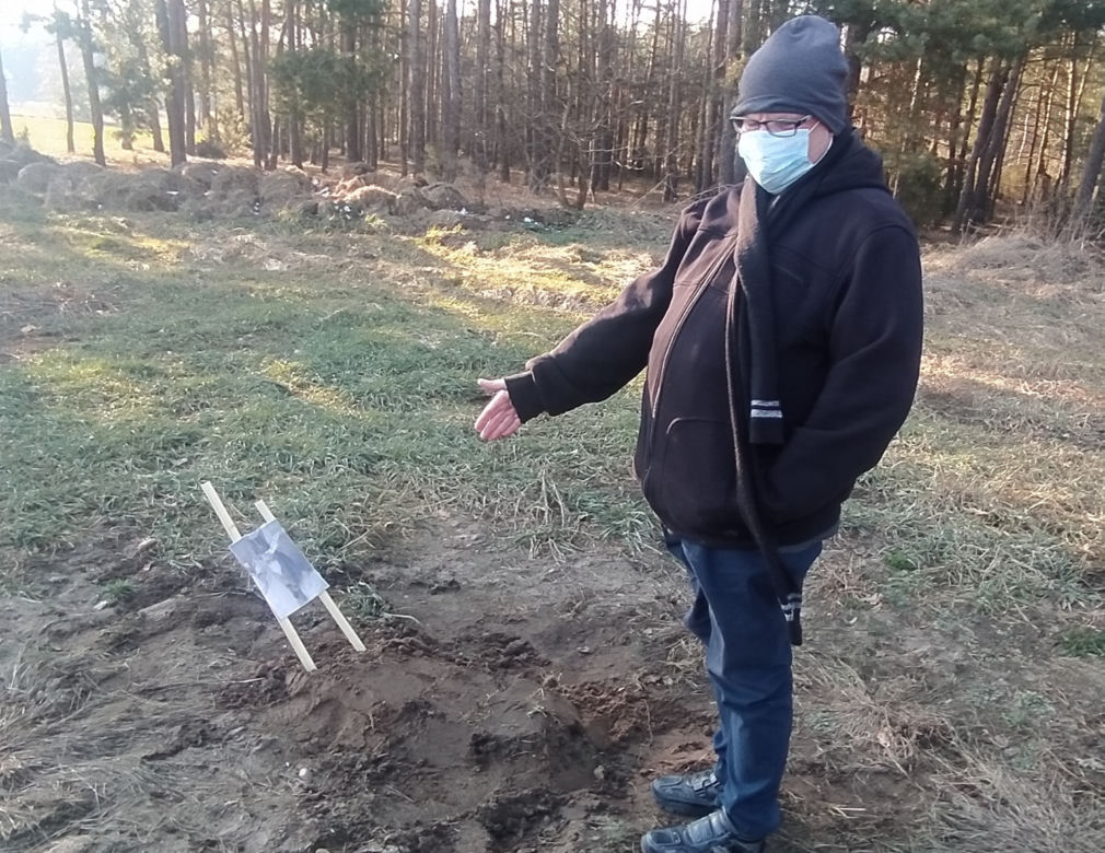 Pilnuje grobu Perełki, by nie zjadły jej dzikie zwierzęta. „Oprócz niej nie mam nikogo”