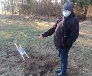 Pilnuje grobu Perełki, by nie zjadły jej dzikie zwierzęta. „Oprócz niej nie mam nikogo”