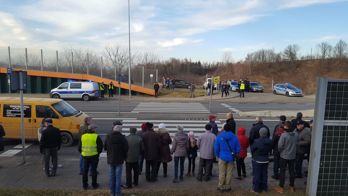"Czy my jesteśmy gorszymi ludźmi?" Protesty mieszkańców gminy Wierzchosławice