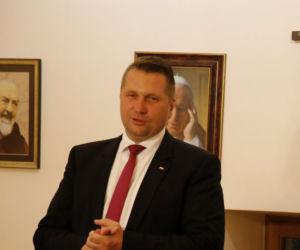 Rydzyk wchodzi do szkół dzięki Czarnkowi