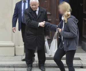Zaczepili Kaczyńskiego  pod kościołem! Szok, czego od niego chcieli!