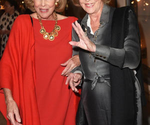 Słynne bliźniaczki nie żyją. Zmarły razem w swoim domu tańcząc i śpiewając