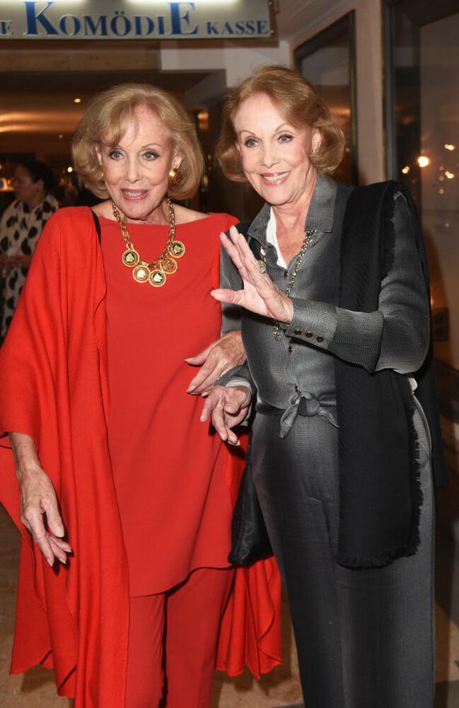 Słynne bliźniaczki nie żyją. "Zmarły razem w swoim domu tańcząc i śpiewając"