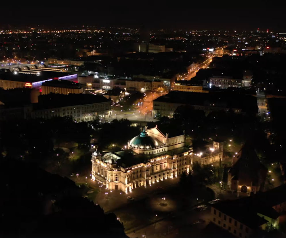 Tak znika Kraków. Widok gasnących świateł w mieście robi wrażenie!