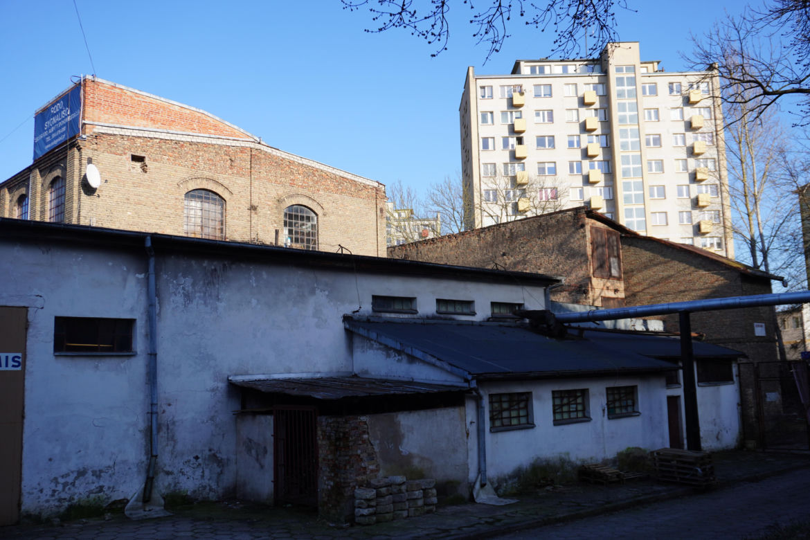 Opuszczona fabryka włókiennicza w Białymstoku. Niszczejące budynki niedaleko centrum miasta