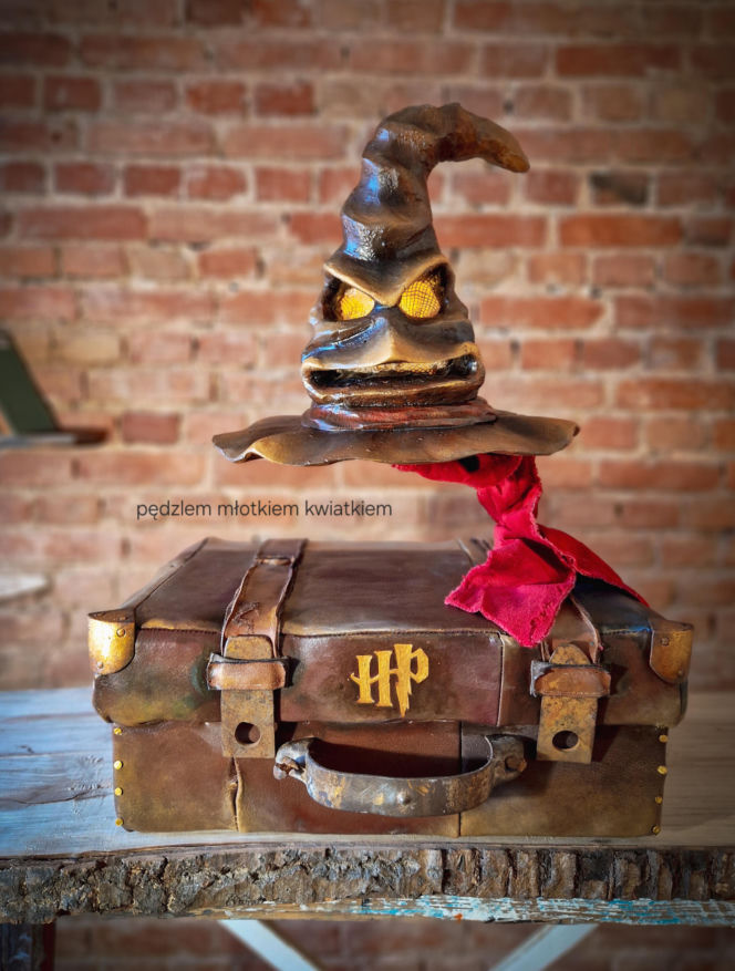 "Pędzlem, młotkiem, kwiatkiem" - bajkowe dzieła Kasi